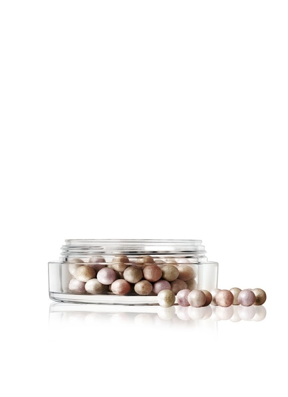 Пудра-хайлайтер в шариках Shimmer Pearls тон 30 Пудра-хайлайтер в шариках Shimmer Pearls тон 30Хайлайтер<br>Пудра из разноцветных шариков пастельных оттенков с перламутровым отливом предназначена для финишной отделки и смягчения рельефов в макияже. Идеальное сочетание пигментов для придания коже свежести и естественного сияния: абрикосовый– выравнивает общий тон лица, сиреневый – мягко отражает свет и освежает кожу, а мятно-зеленый – скрывает небольшие неровности и покраснения.<br>Цвет: Микс:серо-зеленый;коричневато-розовый;серо-розовый;
