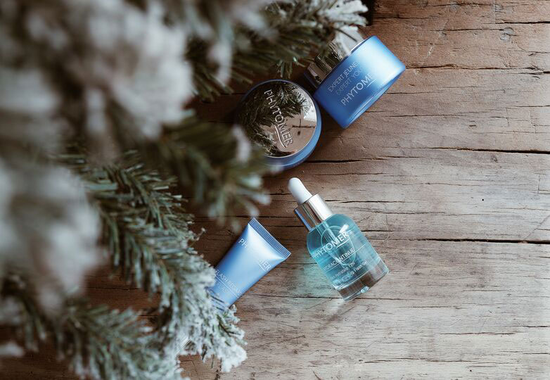 Small-Digital-Social-Media-Age-products-ambiant-7_christmas2025.jpg
